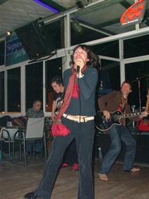DOCKER Noche de Salsa y la banda Balas Perdidas 29
