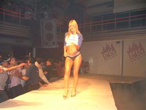 ELSIELAND Desfile Viernes 17