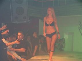 ELSIELAND Desfile Viernes 21