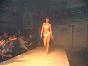 ELSIELAND Desfile Viernes 23