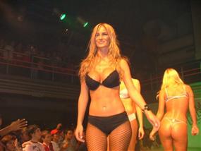 ELSIELAND Desfile Viernes 31