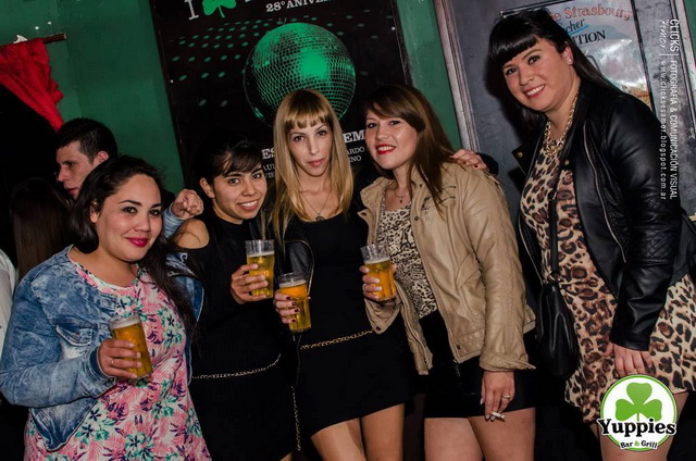 yuppies Sabados 40